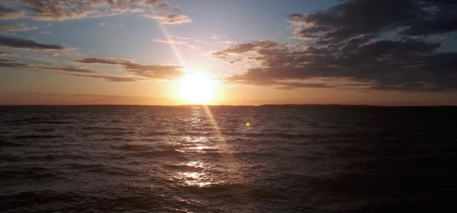 Cahód słońca nad Jeziorem Śniardwy widziany z campingu
